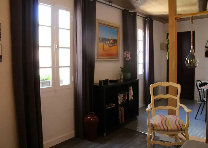 Une Chambre En Ville